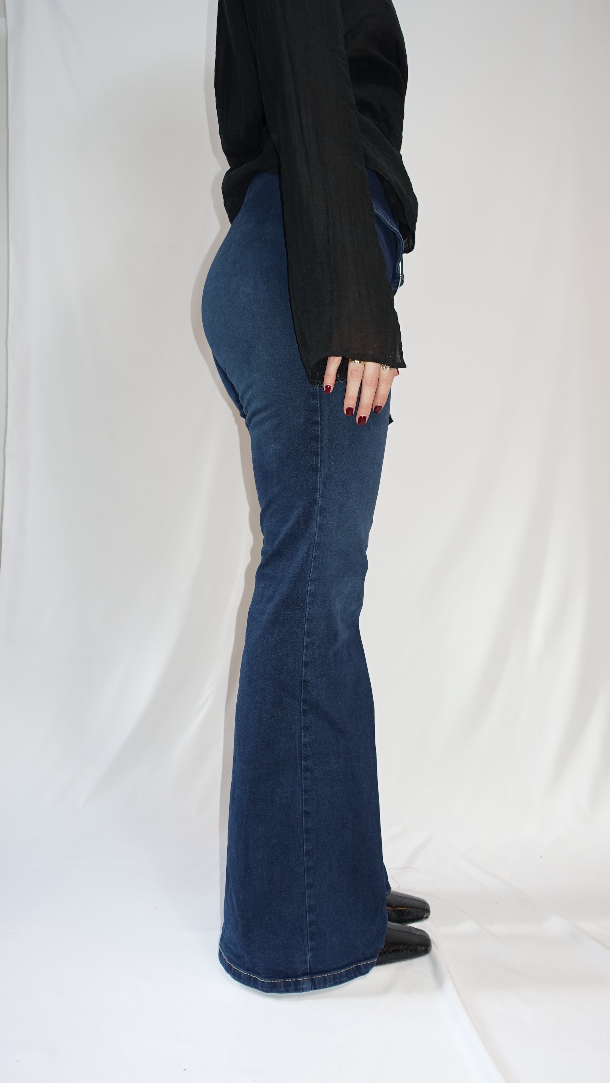 Bootcut Jeans With Buckle Belt